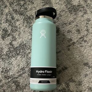 Hydro flask water bottle 40oz